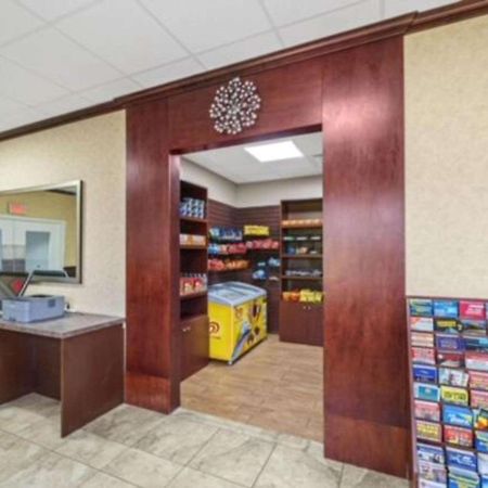 Quality Inn & Suites Tampa-Ybor City Екстер'єр фото