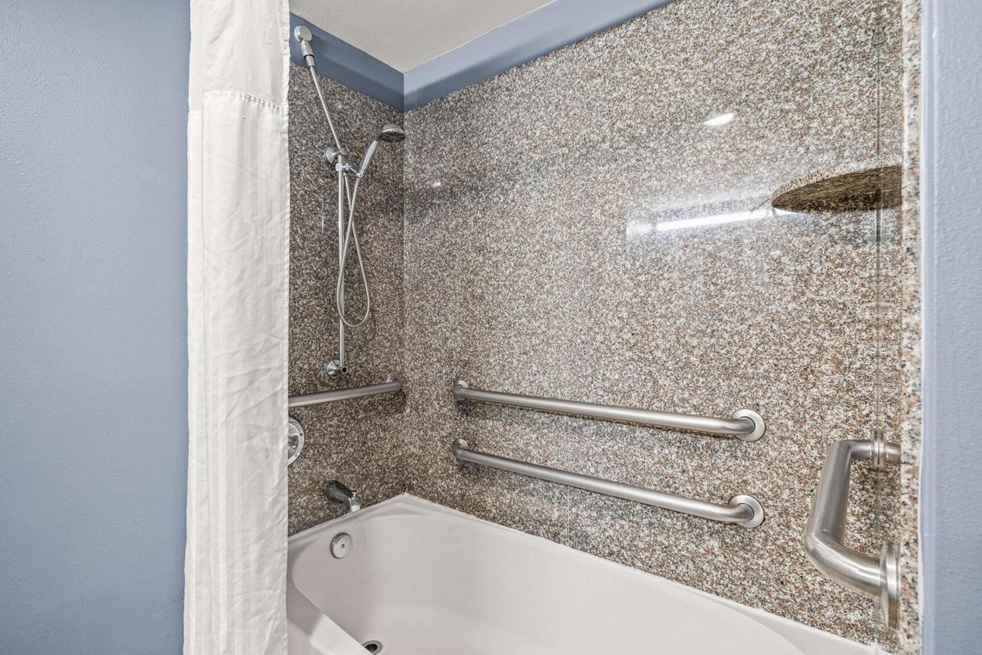 Quality Inn & Suites Tampa-Ybor City Екстер'єр фото