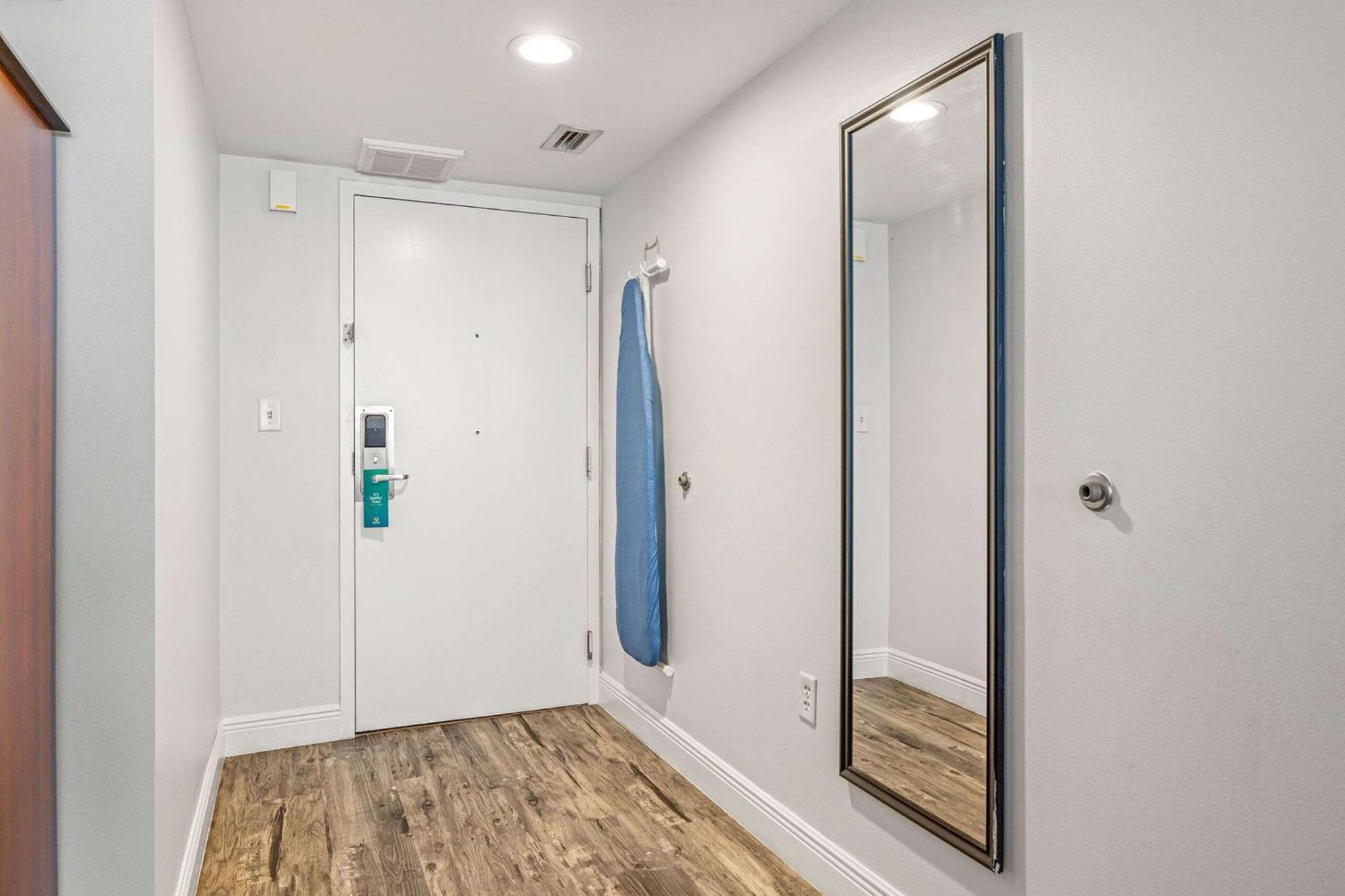 Quality Inn & Suites Tampa-Ybor City Екстер'єр фото