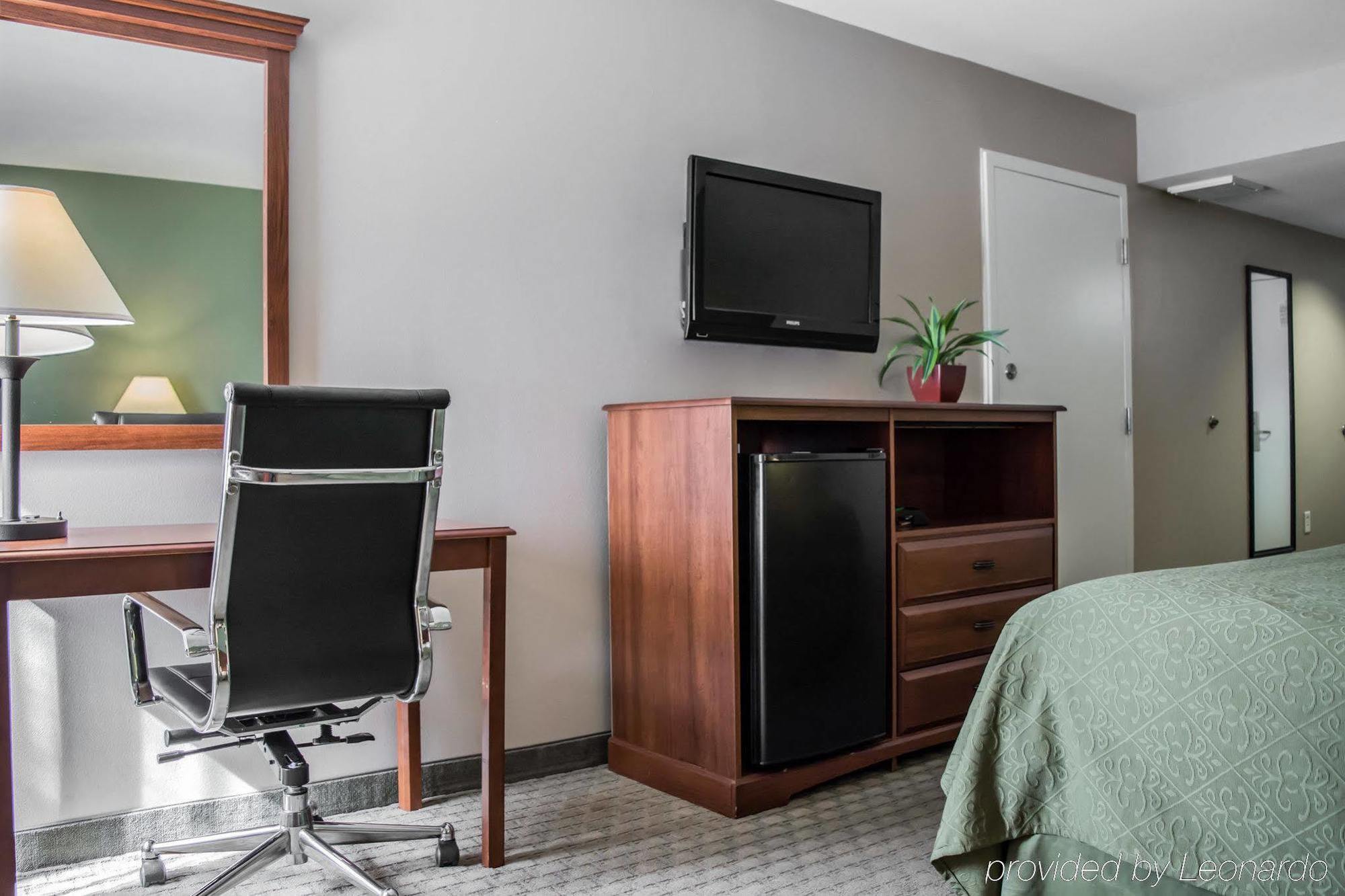 Quality Inn & Suites Tampa-Ybor City Екстер'єр фото